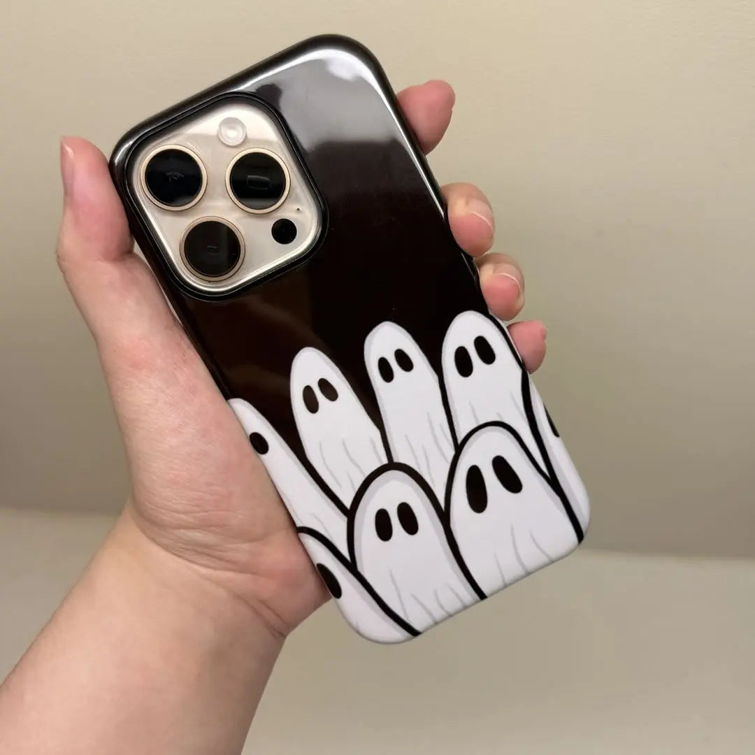This Halloween phone case perfectly blends classic horror movie elements, bringing a unique trendy vibe that makes it a must-have fashion item for the season.