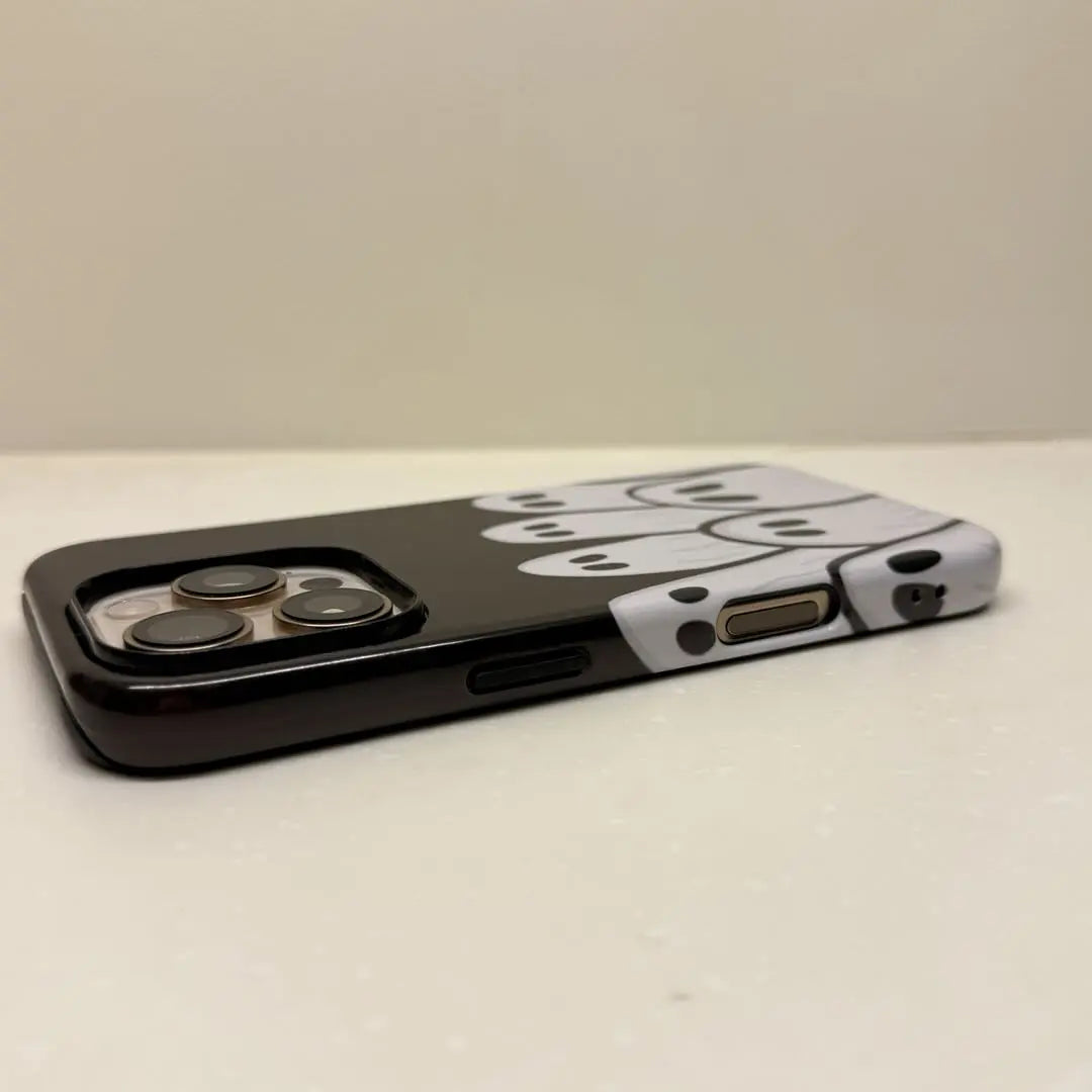 This Halloween phone case perfectly blends classic horror movie elements, bringing a unique trendy vibe that makes it a must-have fashion item for the season.