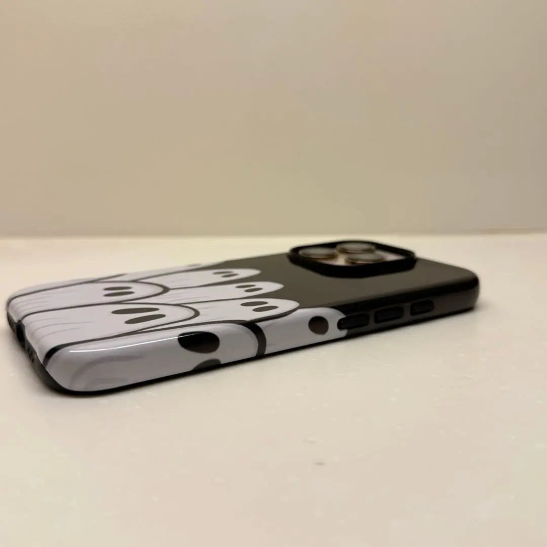 This Halloween phone case perfectly blends classic horror movie elements, bringing a unique trendy vibe that makes it a must-have fashion item for the season.