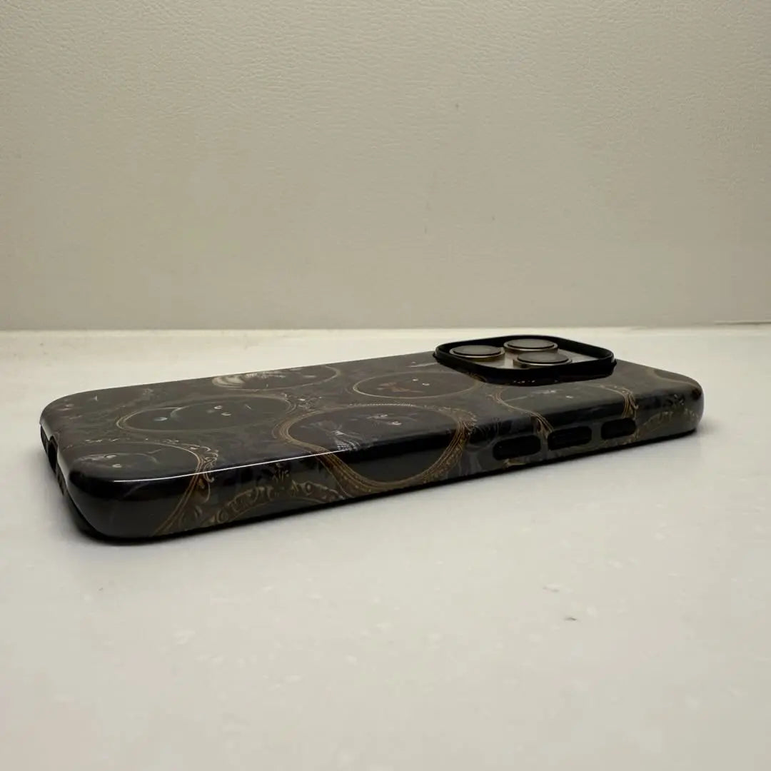 This Halloween phone case features a vintage-inspired design with black cats in ornate frames, blending Gothic aesthetics with a touch of spooky mystery.