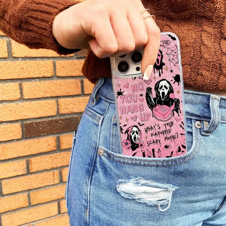 This sparkling pink Ghostface phone case is a cute yet spooky accessory. Featuring classic movie quotes, it adds a unique touch to your Halloween look.