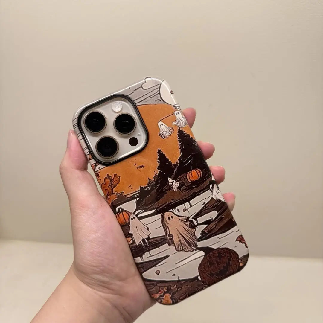 This vintage-style Halloween phone case features a charming illustration of ghosts and pumpkins, adding a unique and cozy autumn vibe to your phone.