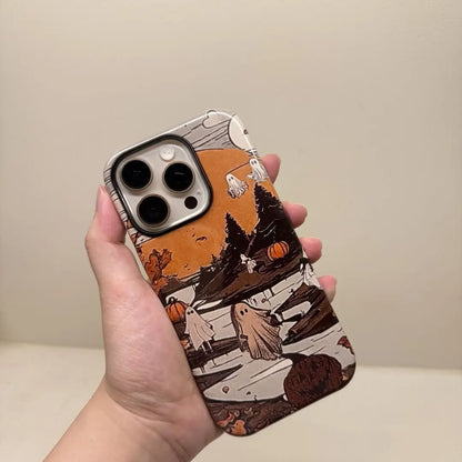 This vintage-style Halloween phone case features a charming illustration of ghosts and pumpkins, adding a unique and cozy autumn vibe to your phone.